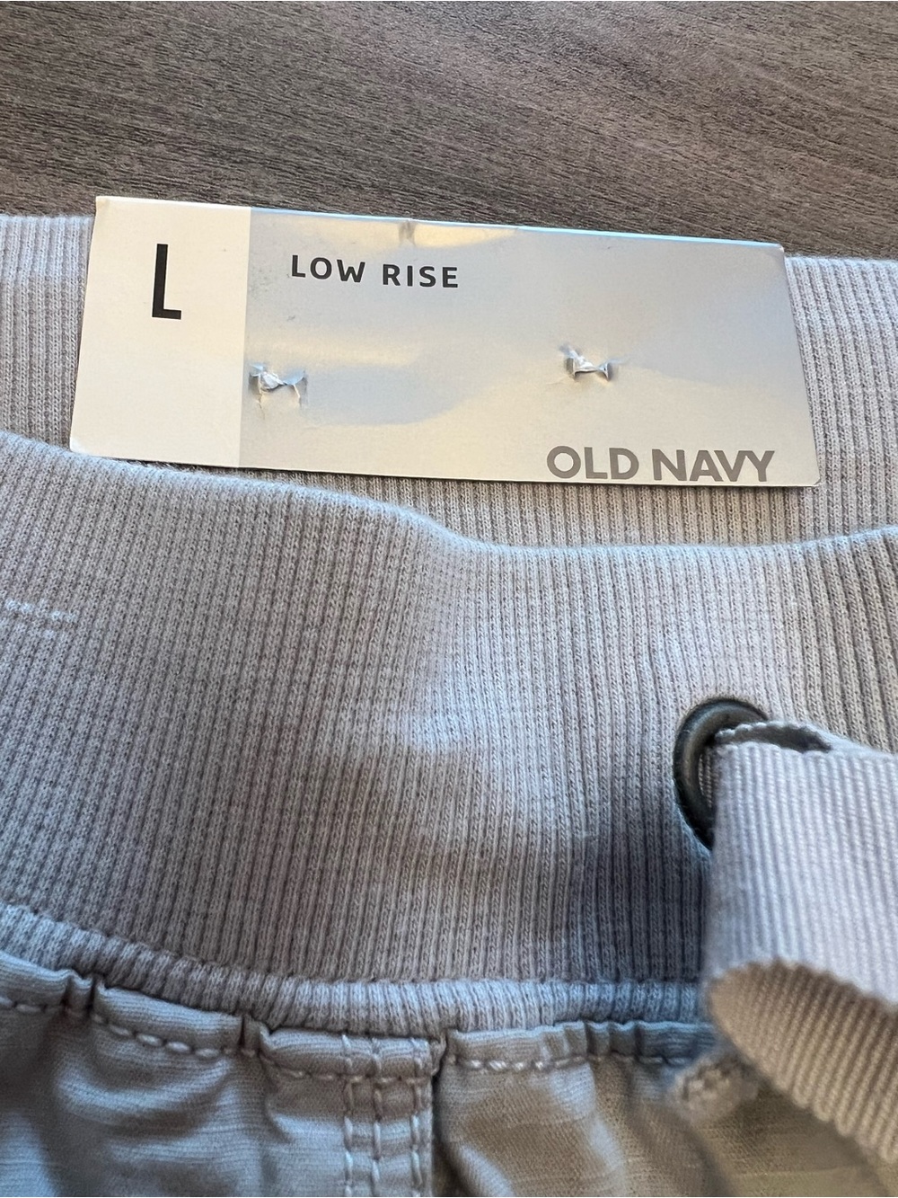 Old Navy Women's Light Gray Low Rise Cargo Shorts with Drawstring Waist - Picture 3 of 4